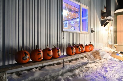 初の問寒別開催となった前夜祭会場歓迎カボチャ