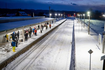 糠南クリパへ向かう参加者で賑わう早朝の幌延駅