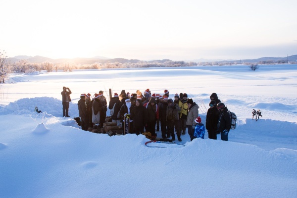 地域住民が恒例の薪ストーブを設置してくれました！