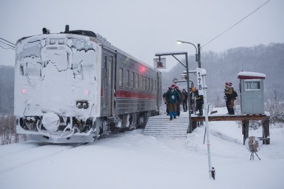 上り始発列車到着