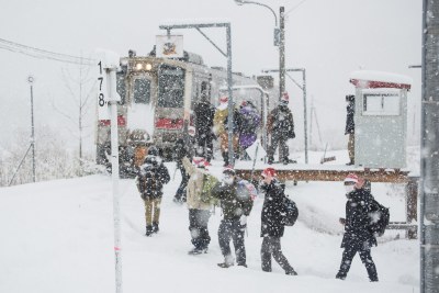 下り普通列車で来年までの出張へ向かうクリパ民