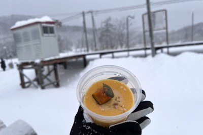 町外からもカボチャプリンの差し入れ